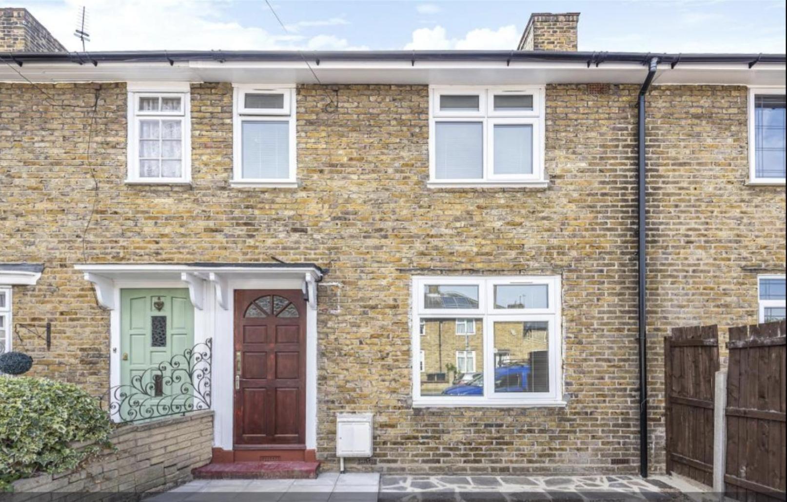 Fantastic 3-Bedroom House In London Morden  Экстерьер фото