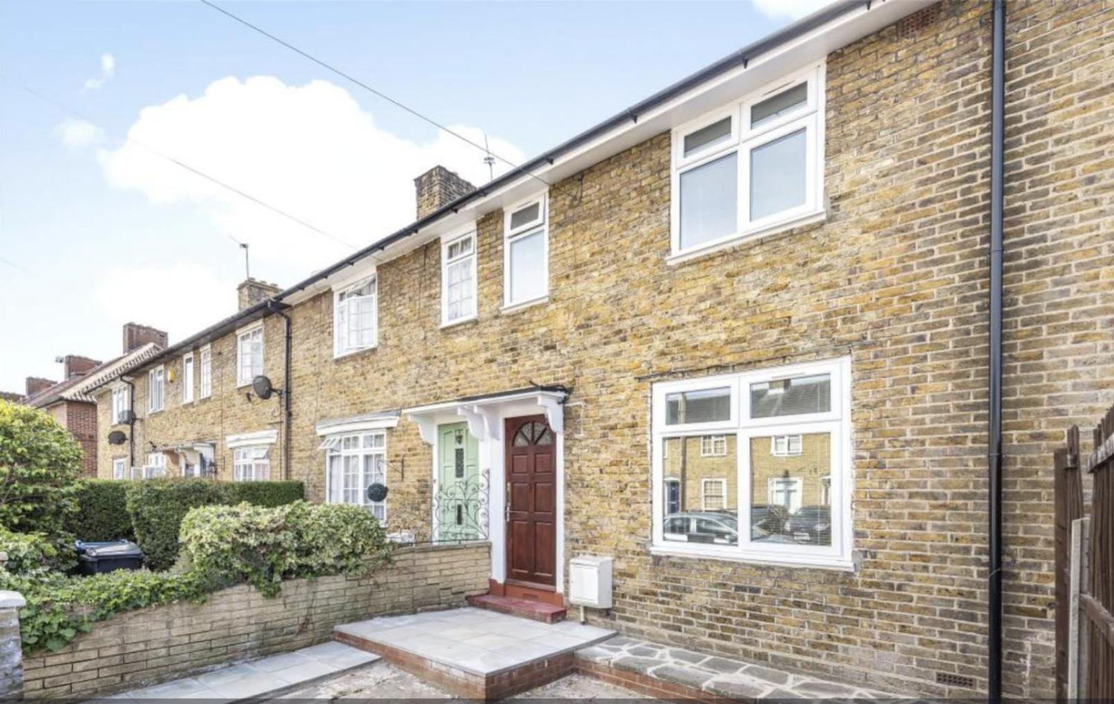 Fantastic 3-Bedroom House In London Morden  Экстерьер фото